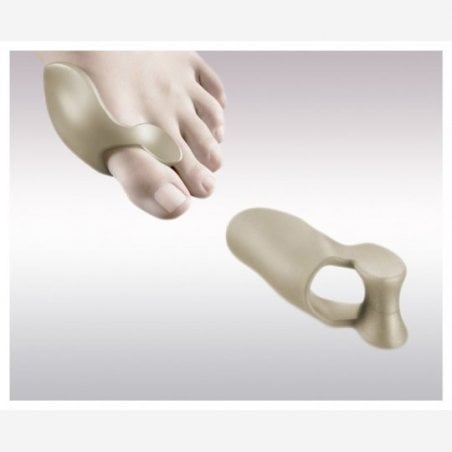 Silicone toe separator with first toe joint protection