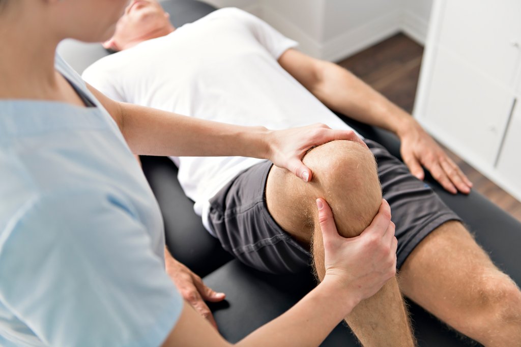 Kuo skiriasi kineziterapeutai ir osteopatai? Kurį specialistą pasirinkti?