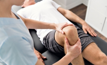 Kuo skiriasi kineziterapeutai ir osteopatai? Kurį specialistą pasirinkti?